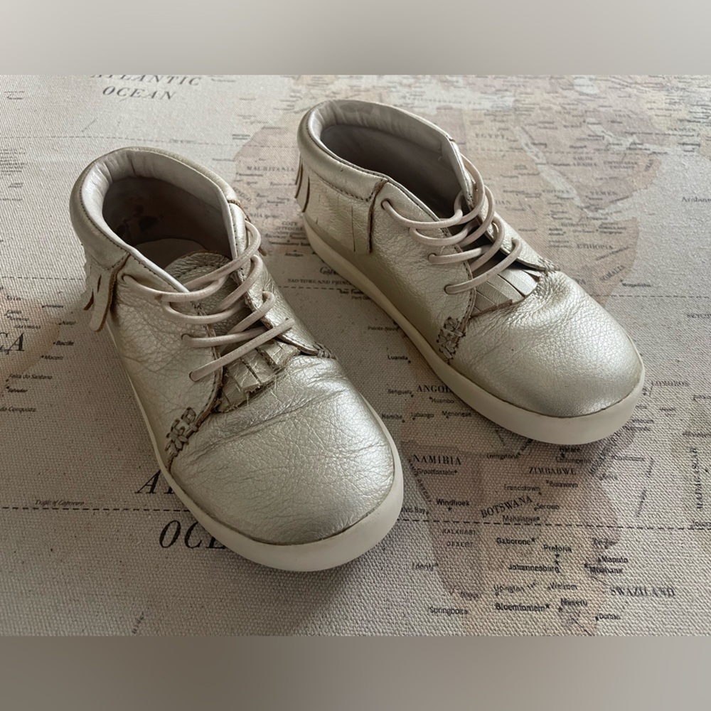 Freshly Picked Platinum Sneaker Mocc Leather Shoes Size 10 - Picture 2 of 10